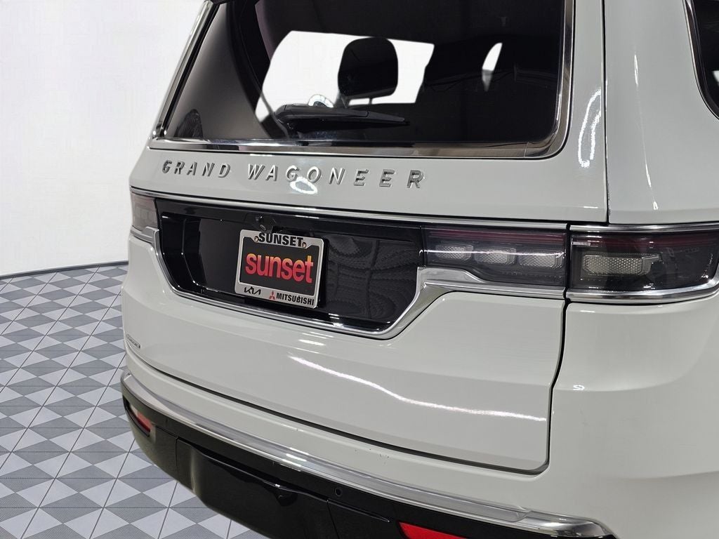 2023 Jeep Grand Wagoneer Base