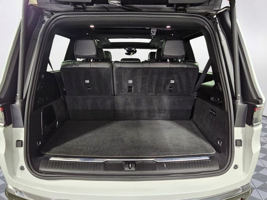 2023 Jeep Grand Wagoneer Base