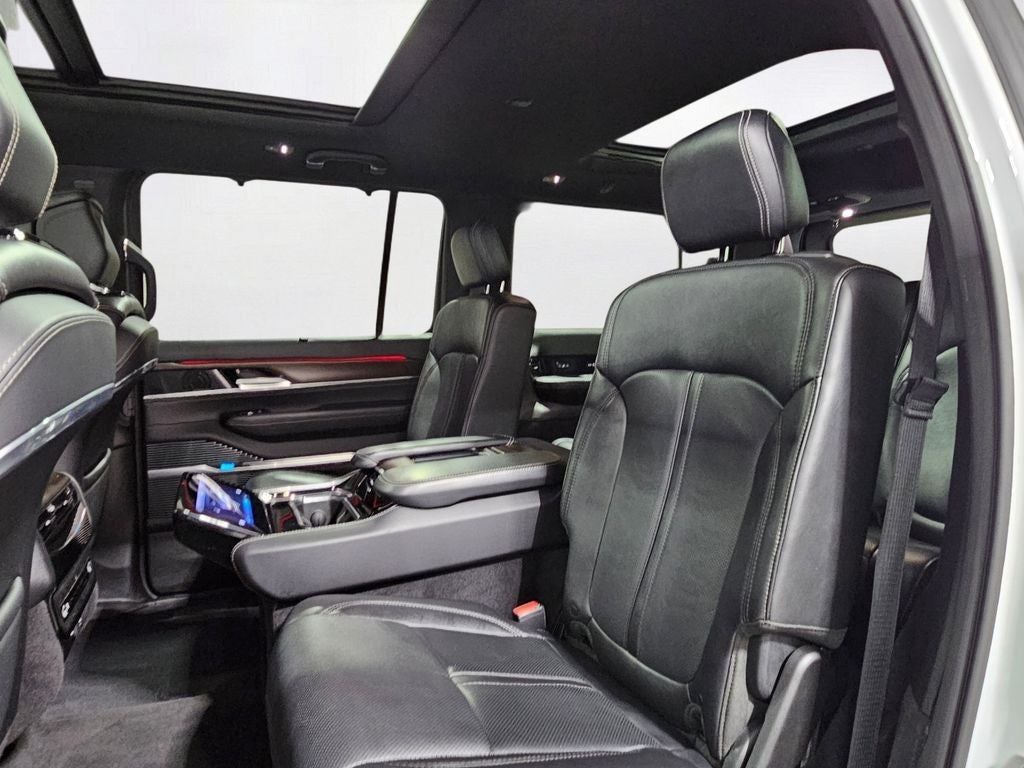 2023 Jeep Grand Wagoneer Base