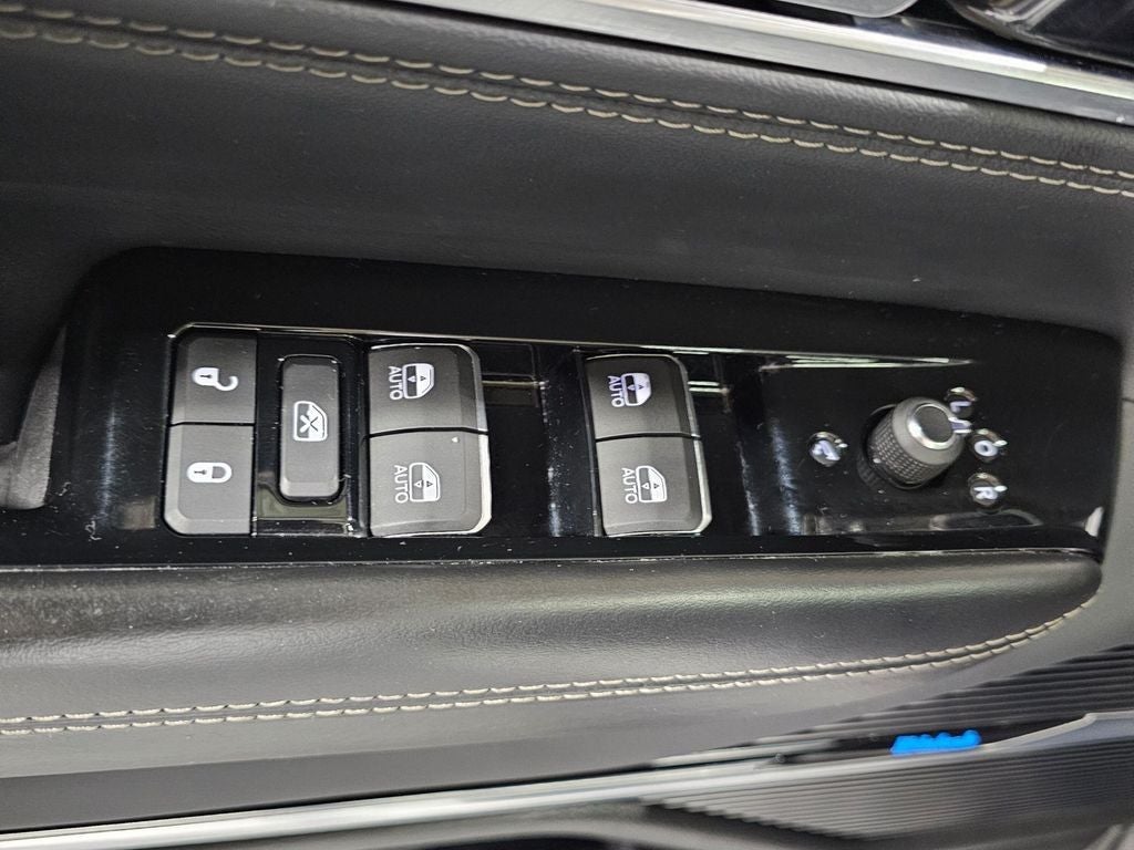 2023 Jeep Grand Wagoneer Base