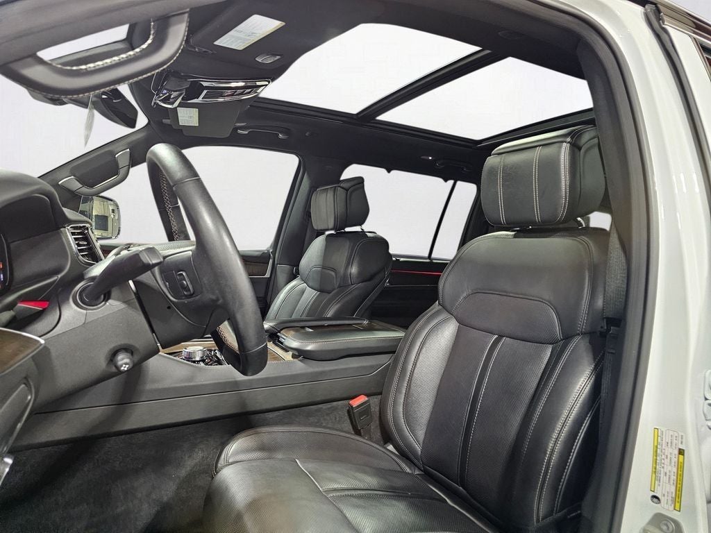 2023 Jeep Grand Wagoneer Base