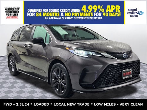 2022 Toyota Sienna LE 8 Passenger