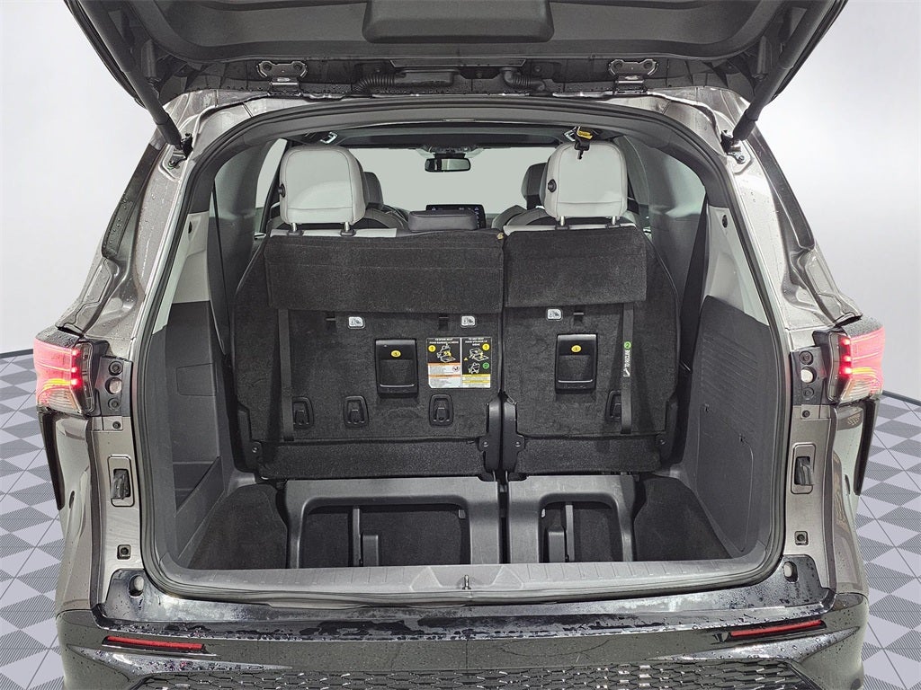 2022 Toyota Sienna LE 8 Passenger