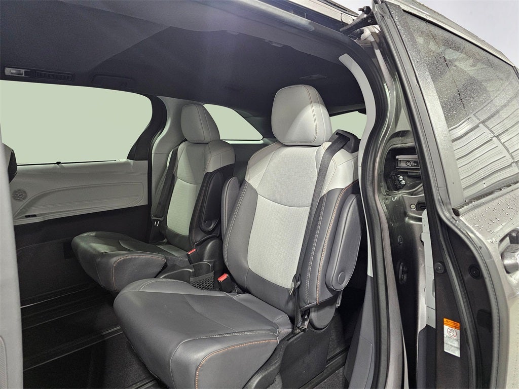 2022 Toyota Sienna LE 8 Passenger