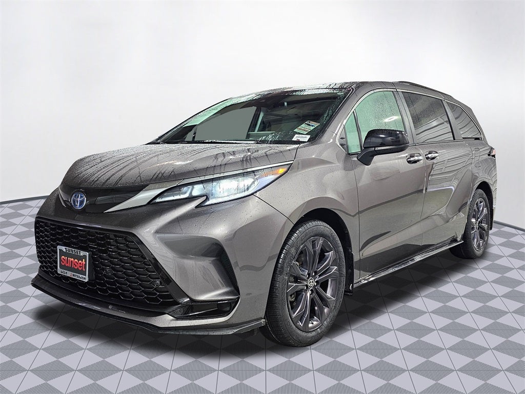 2022 Toyota Sienna LE 8 Passenger